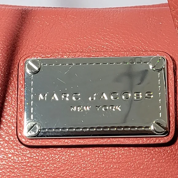 Marc Jacobs New York Classic Leather Crossbody bag. - Picture 6 of 14